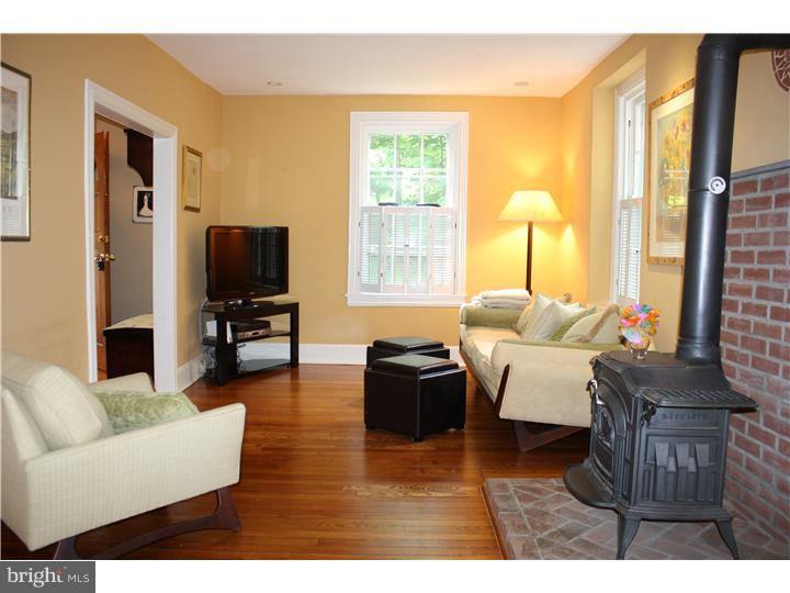 210 Biddulph Road Wayne, PA 19087 - Photo 4 of 25 Living Room