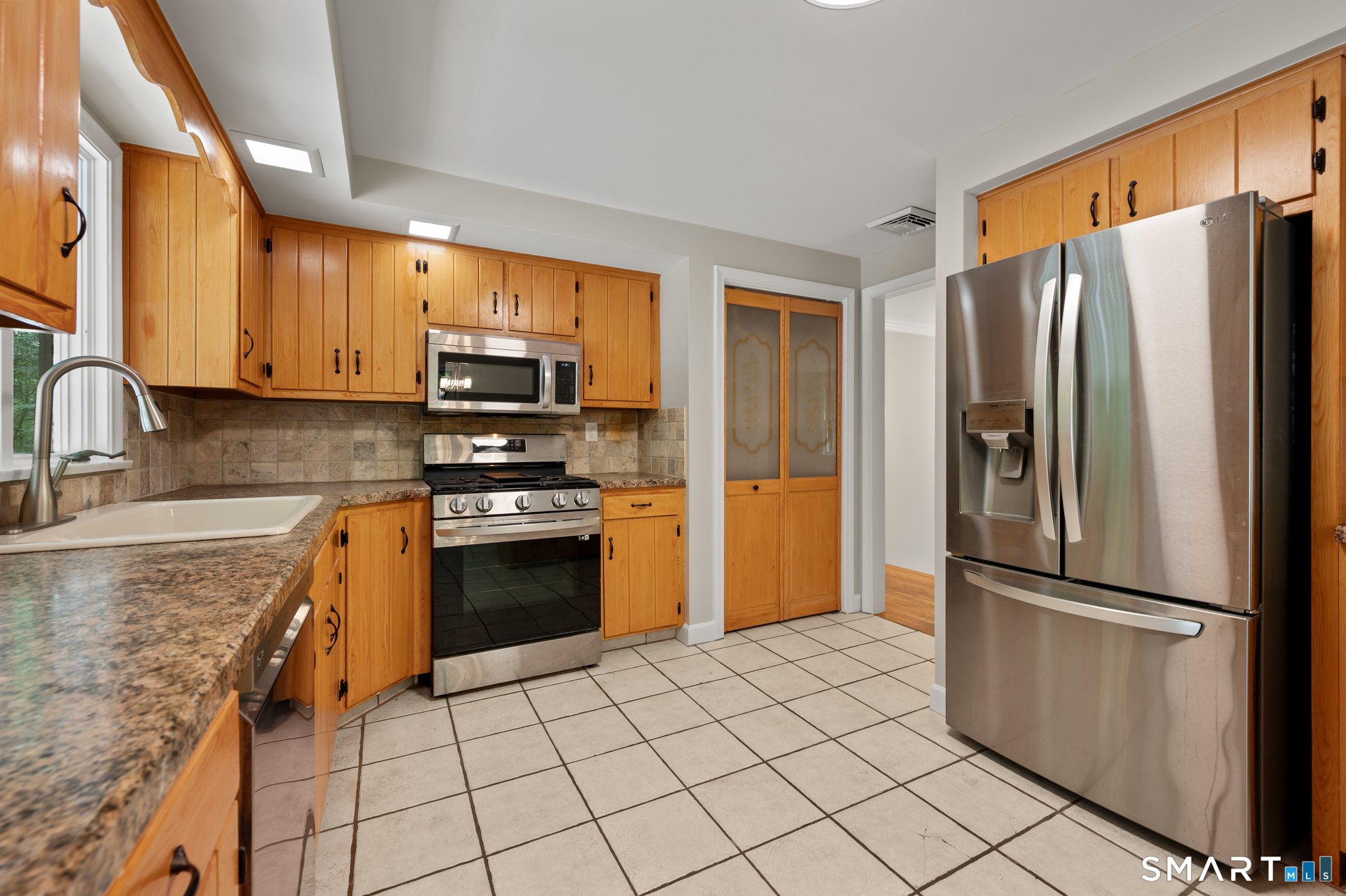379 Riley Mountain Road Coventry, CT 06238 - Photo 8 of 37