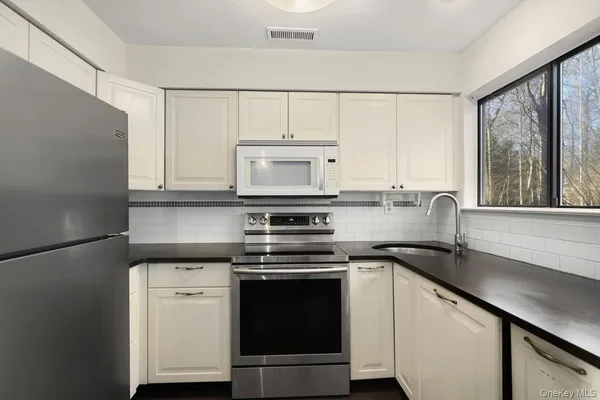 $2,400 | 157 Stonemeadow Drive, South Salem, NY 10590