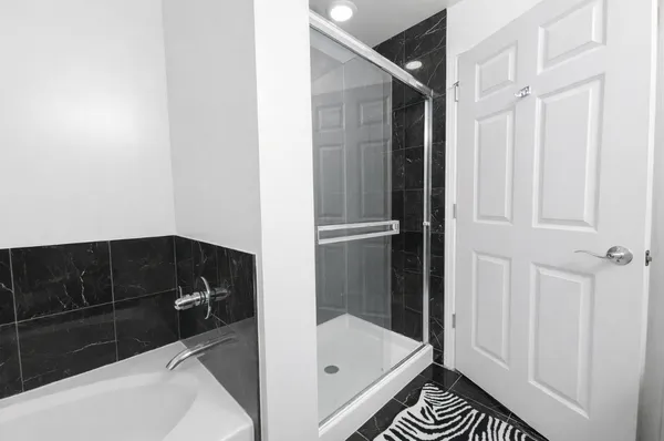 $2,900 | 1134 West Granville Avenue, Unit 1117, Chicago, IL 60660