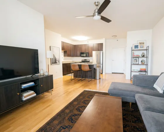 $2,900 | 1134 West Granville Avenue, Unit 1117, Chicago, IL 60660