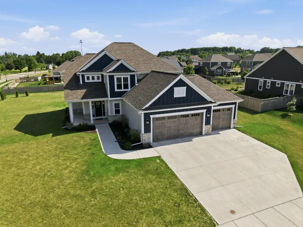 $714,900 | 1079 Winterberry Lane, Grafton, WI 53024