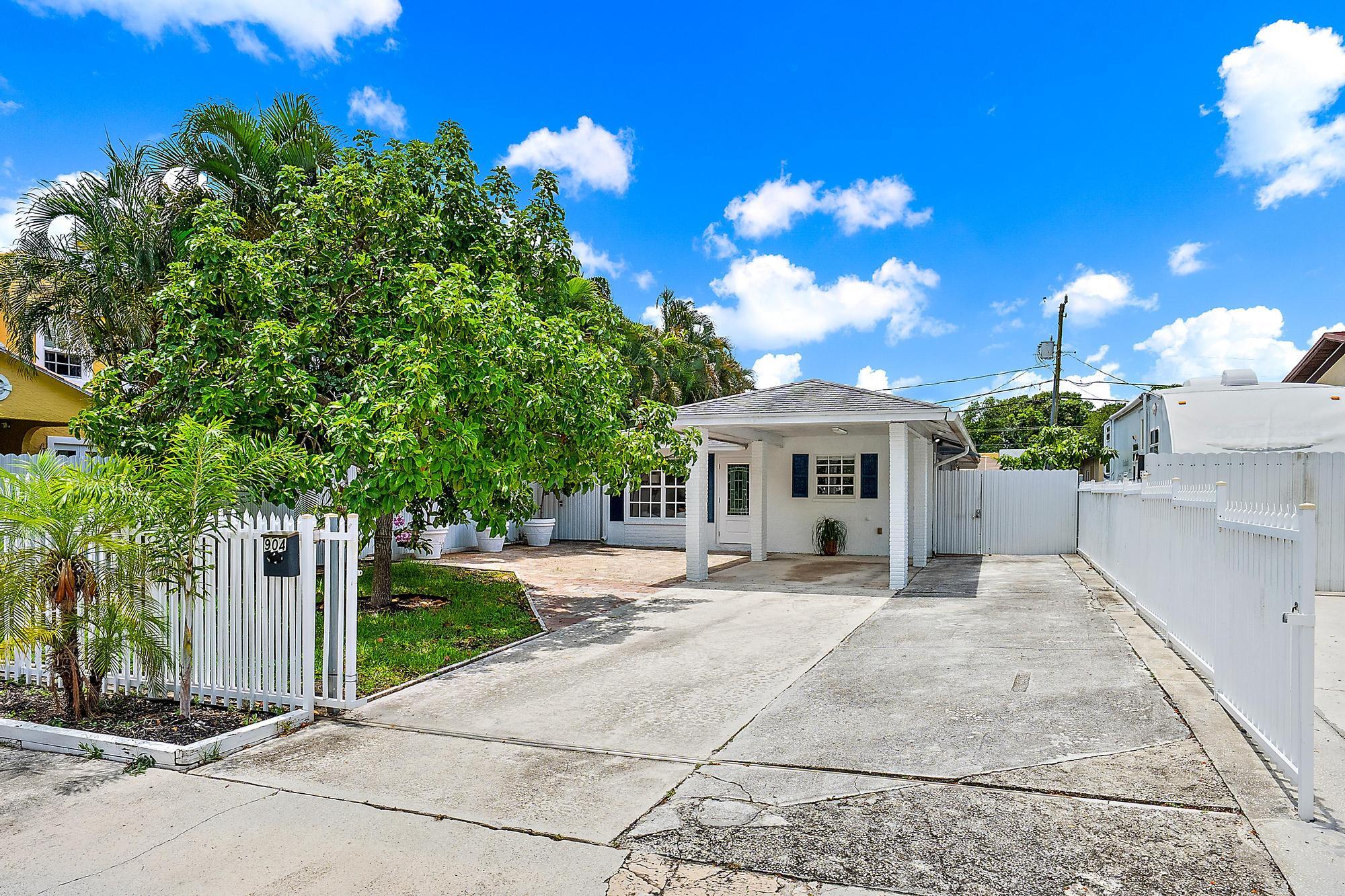 904 Ortega Road West Palm Beach, FL 33405 - Photo 3 of 20 904 Ortega Rd-main entrance