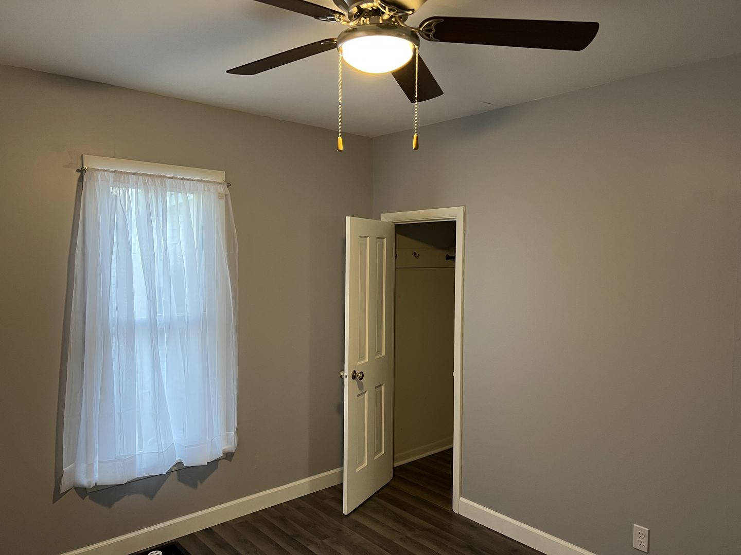 252 Ottawa Road Paxton, IL 60957 - Photo 12 of 14 a view of an entryway