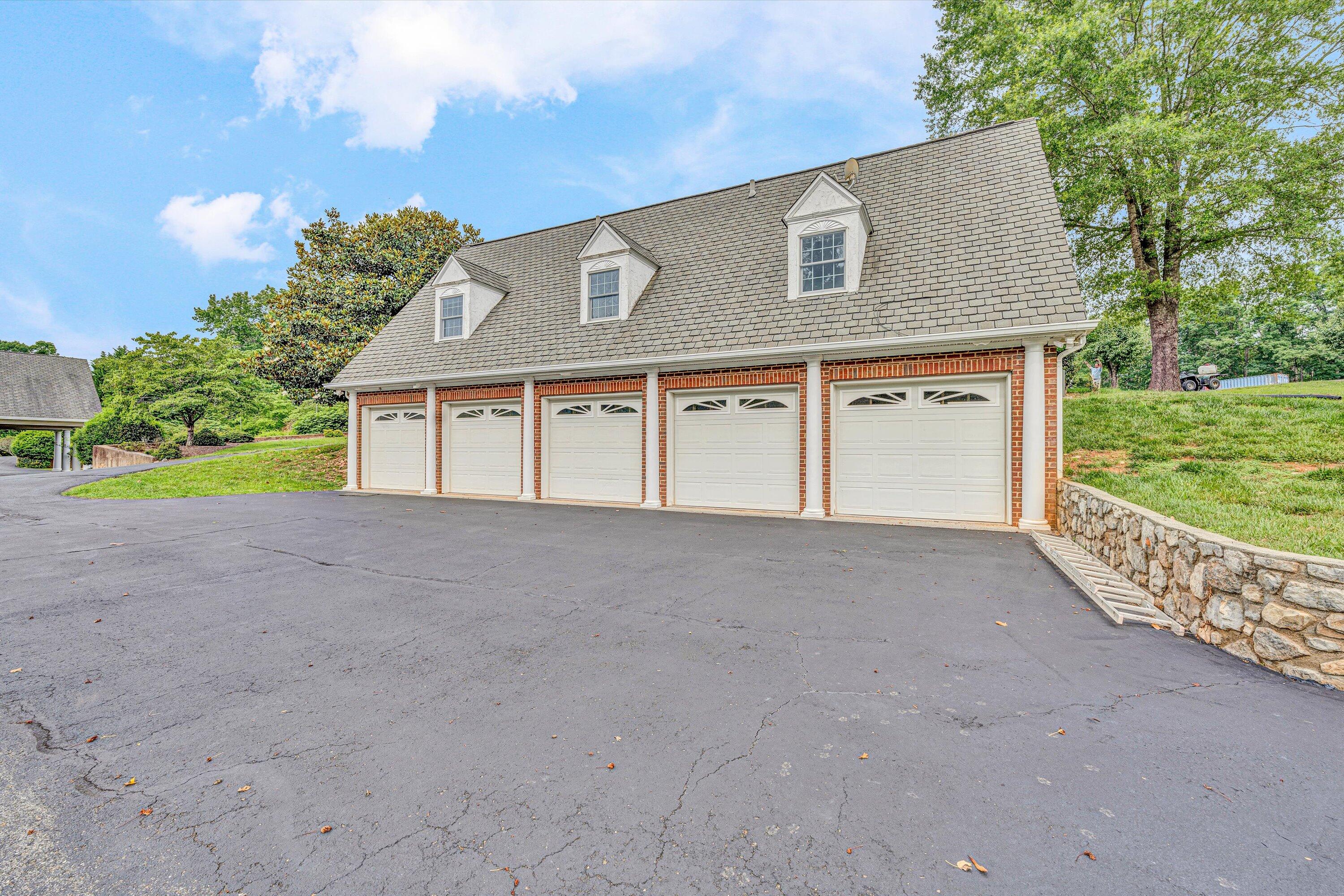 2222 Pine Ridge Road Huddleston, VA 24104 - Photo 3 of 29 2222 Pine Ridge Road (33)