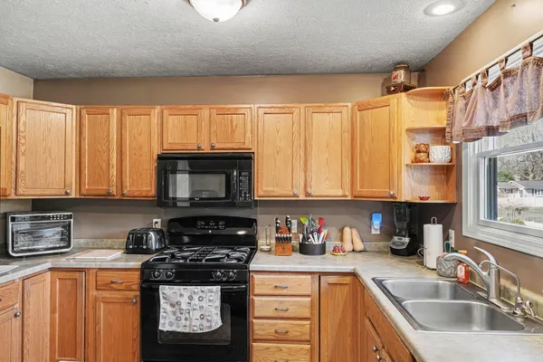 $360,000 | 160 Rosewood Trail, Battle Creek, MI 49014