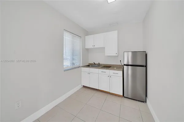 $1,400 | 7555 Southwest 28th Street Road, Unit B, Miami, FL 33155