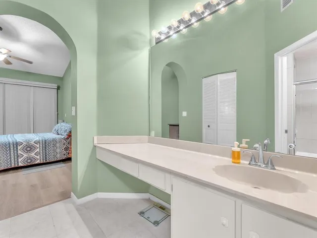 a en suite bathroom with a sink and a mirror