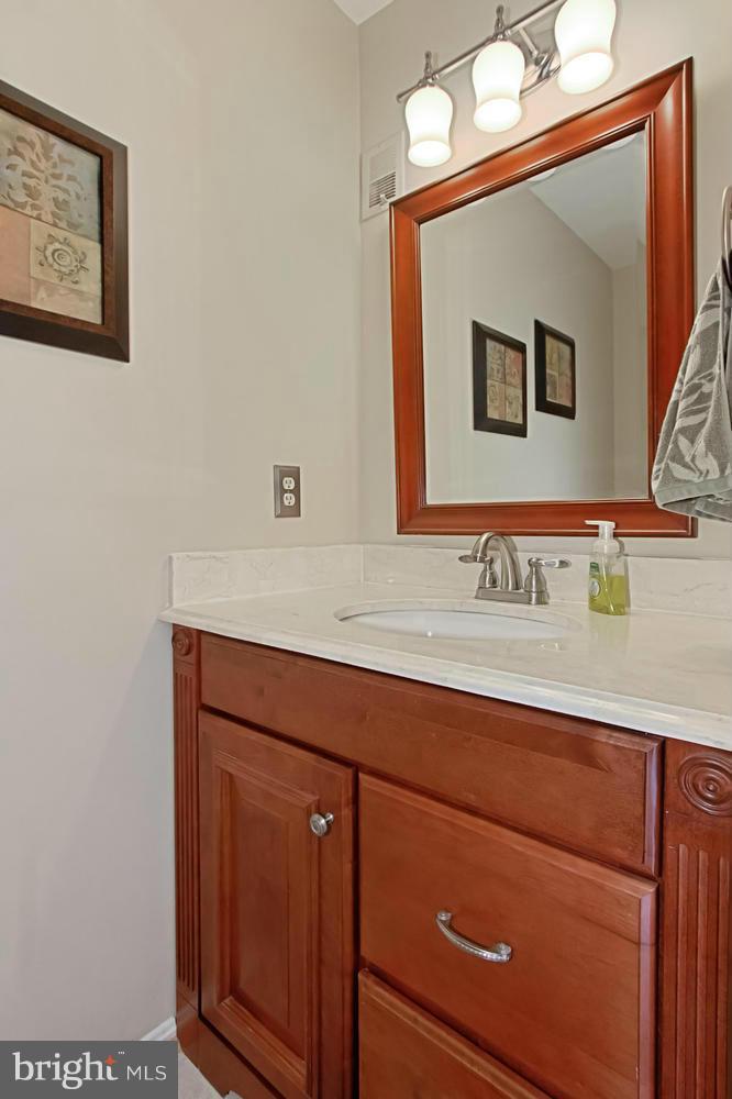9828 Natick Road Burke, VA 22015 - Photo 16 of 30 Powder Room
