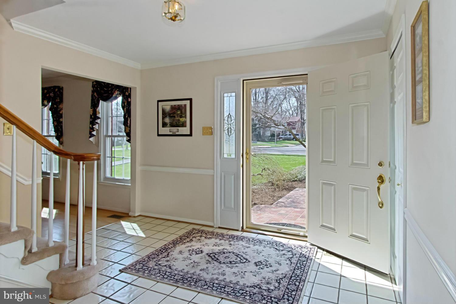 9828 Natick Road Burke, VA 22015 - Photo 4 of 30 Foyer