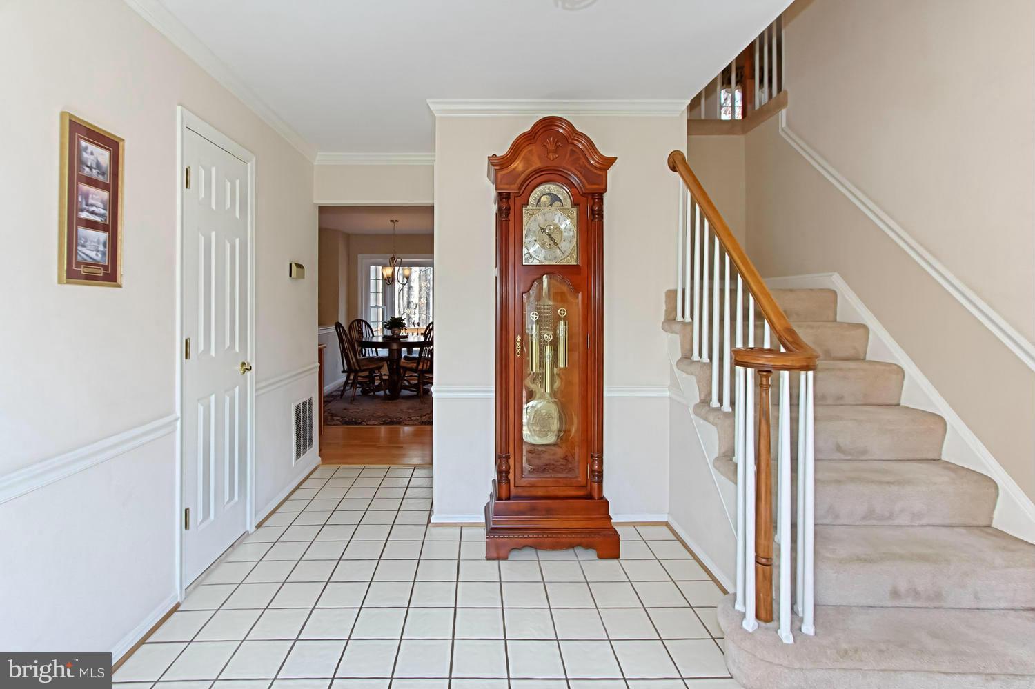 9828 Natick Road Burke, VA 22015 - Photo 5 of 30 Foyer