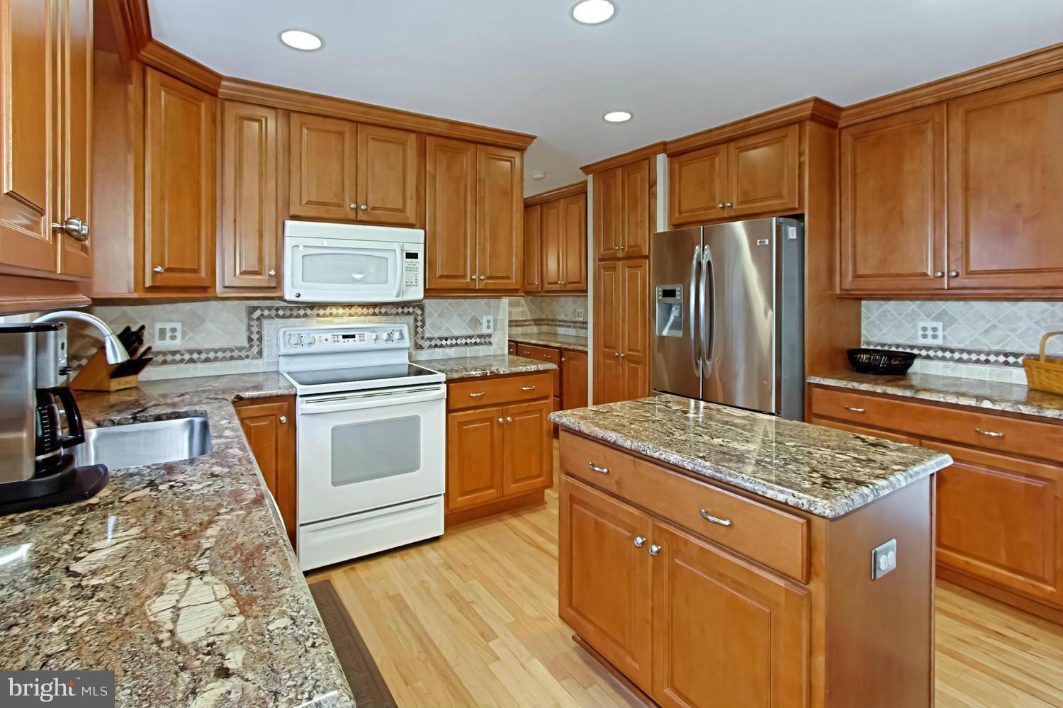 9828 Natick Road Burke, VA 22015 - Photo 9 of 30 Kitchen