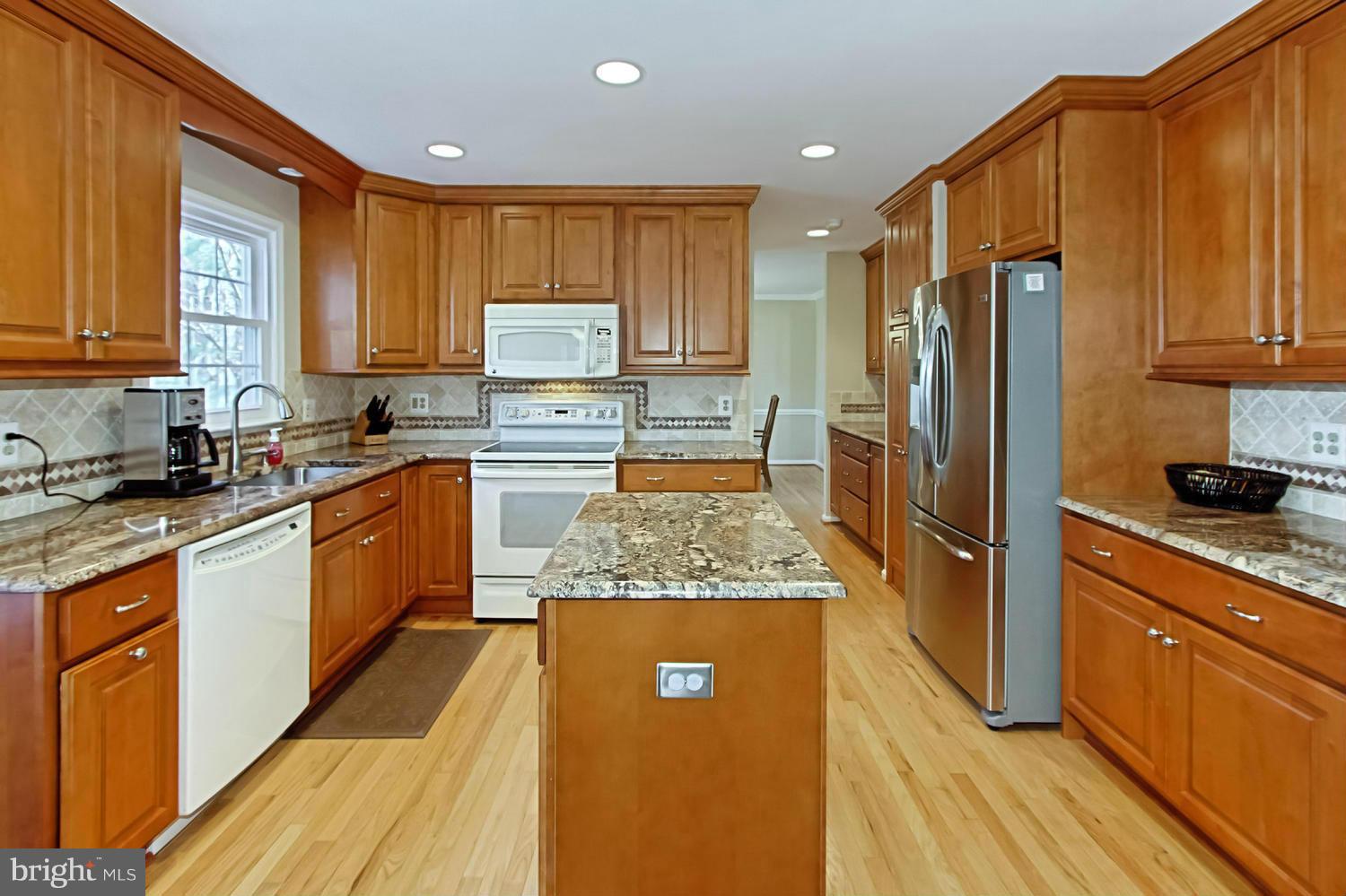 9828 Natick Road Burke, VA 22015 - Photo 10 of 30 Kitchen