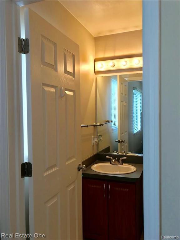1558 Meadowside Drive, Unit 191 Rochester Hills, MI 48307 - Photo 15 of 19