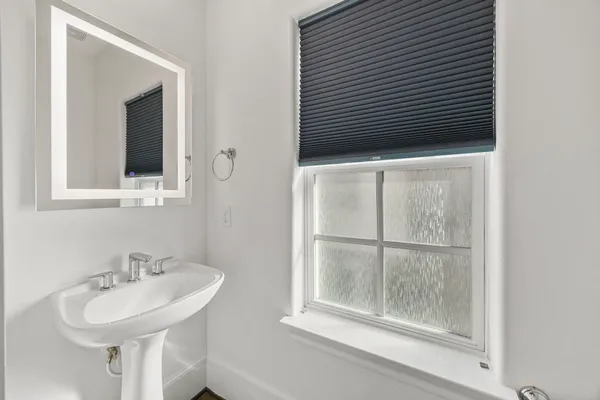 $3,150 | 2234 Lou Ellen Lane, Unit D, Houston, TX 77018