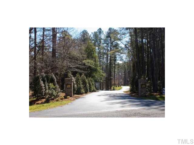 12417 Moriah Way Raleigh, NC 27614 - Photo 5 of 5 Estate entrance