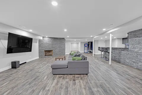 $1,200,000 | 1866 Berry Lane, Des Plaines, IL 60018