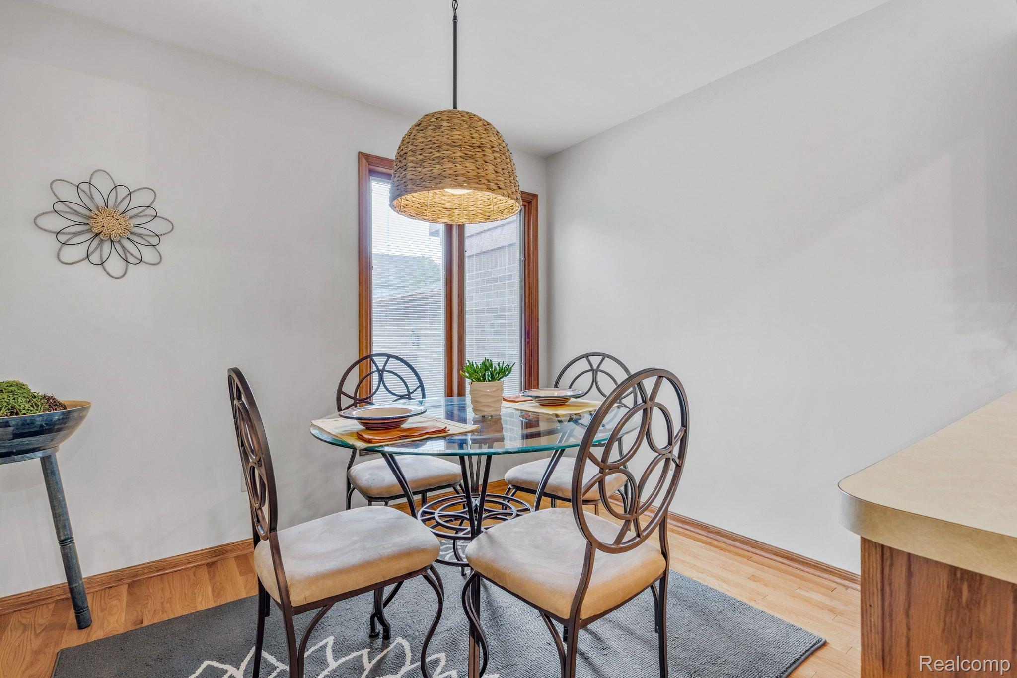 874 GreenView Court Rochester, MI 48307 - Photo 11 of 33 BREAKFAST NOOK