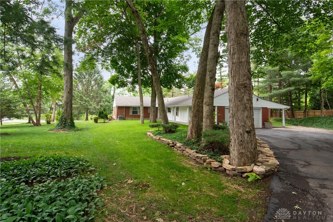 238 Towerview Road Dayton, OH 45429 - Photo 3 of 25