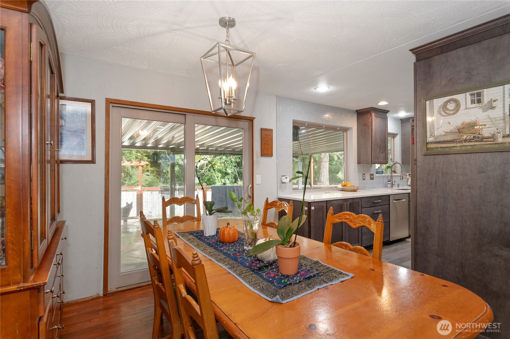 9101 112th Street Southwest Lakewood, WA 98498 - Photo 11 of 27 a living room with dining table