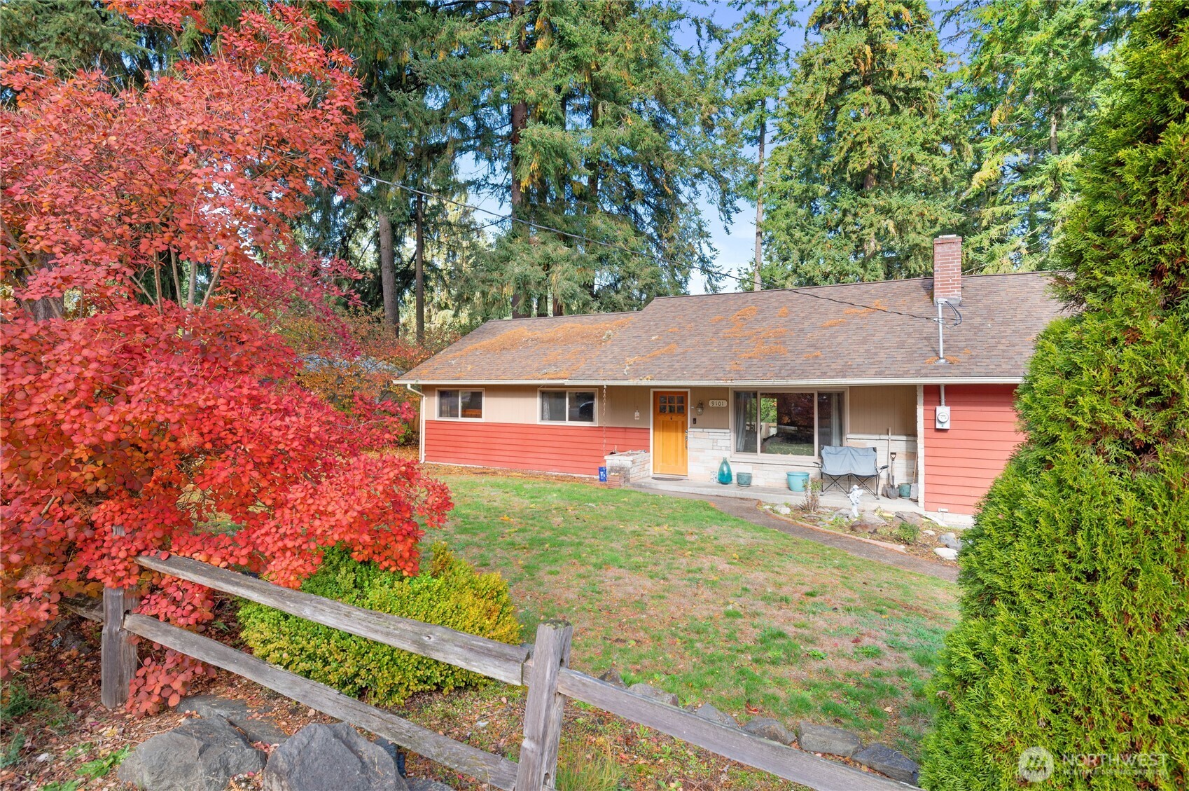 9101 112th Street Southwest Lakewood, WA 98498 - Photo 26 of 27 a front view of a house with garden