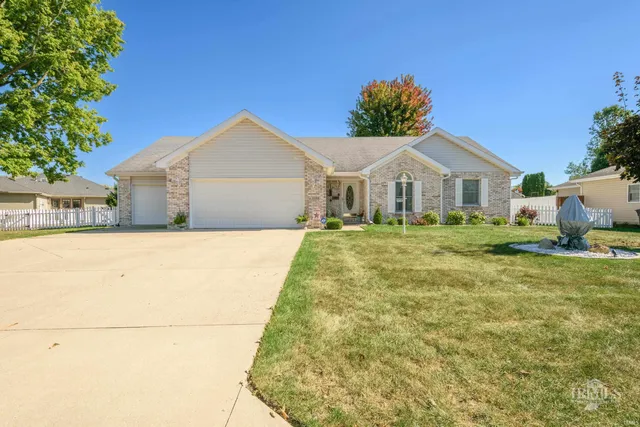 $359,900 | 5114 South Jamaica Drive, Muncie, IN 47302