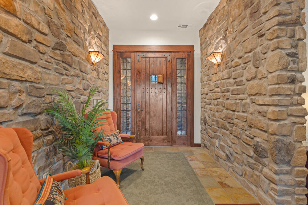 6012 Cooper's Hawk Road Klamath Falls, OR 97601 - Photo 7 of 58 Entry View from Inside