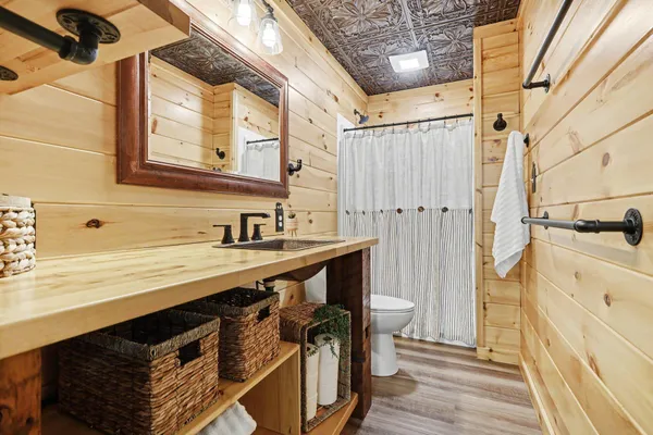 $479,000 | 598 Scotts Drive, Delton, MI 49046