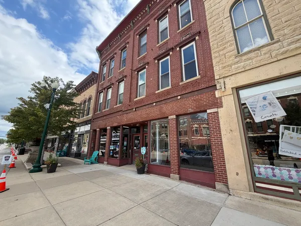 $1,850 | 934 South State Street, Unit 2A, Lockport, IL 60441