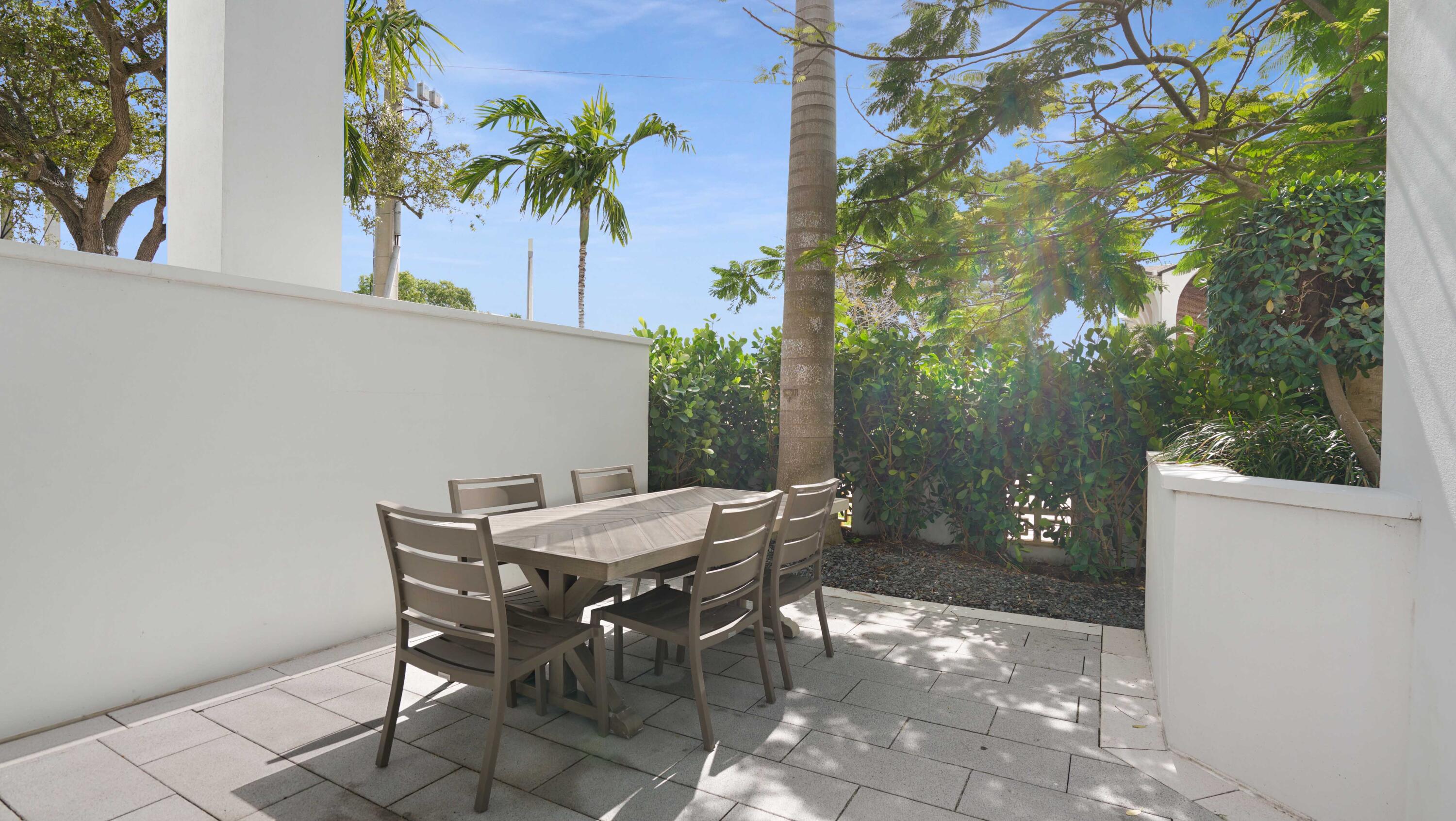 155 East Boca Raton Road, Unit TH3 Boca Raton, FL 33432 - Photo 95 of 102 a view of a backyard with a patio and entertaining space