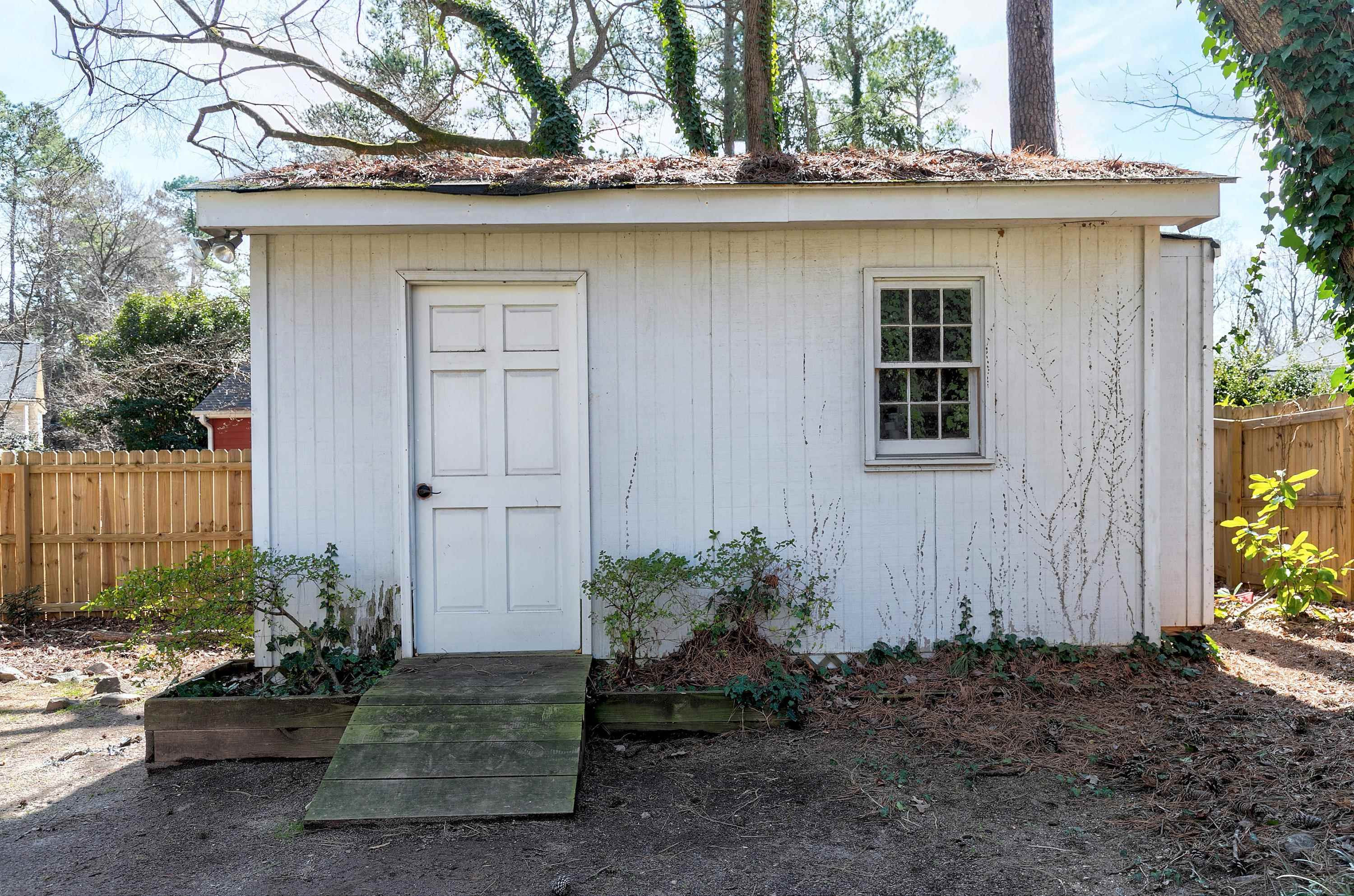 2012 Port Royal Road Raleigh, NC 27609 - Photo 32 of 36 Storage building