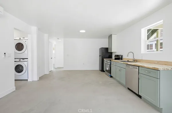 $2,850 | 1017 Riverine Avenue, Santa Ana, CA 92701