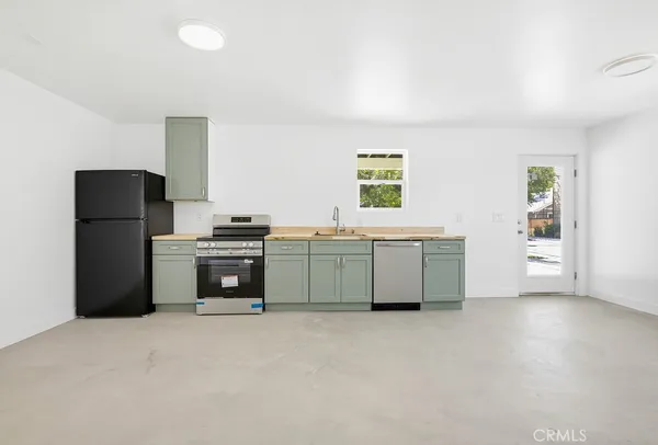 $2,850 | 1017 Riverine Avenue, Santa Ana, CA 92701