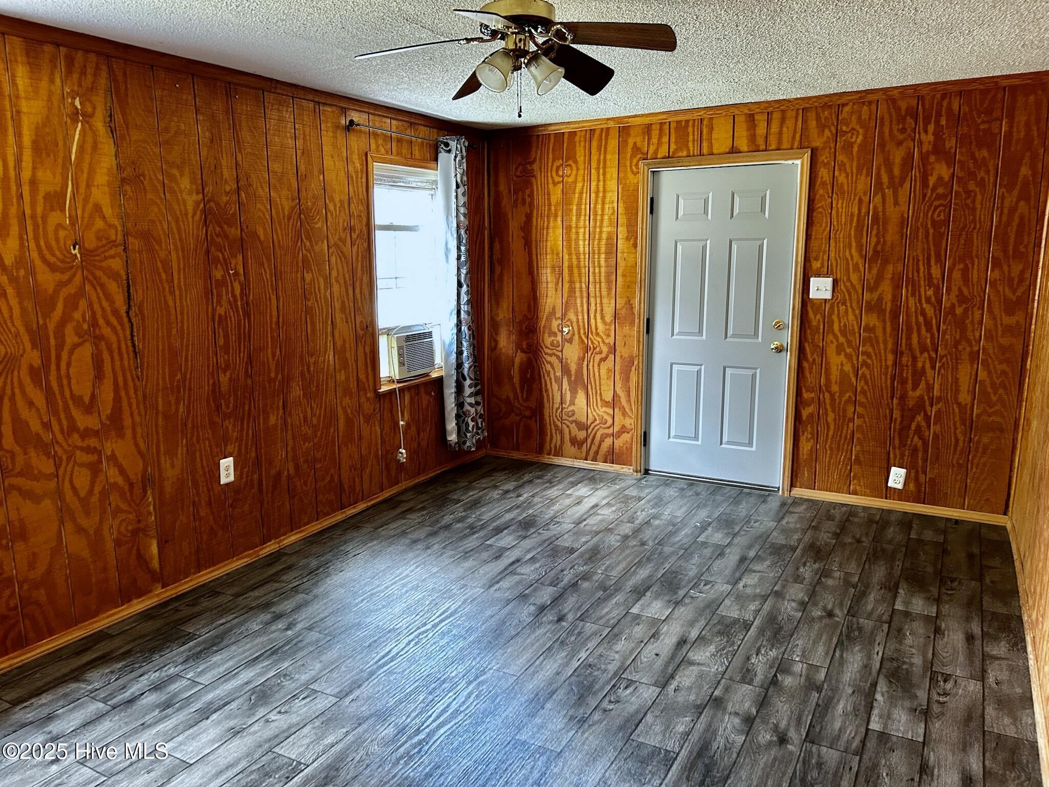 232 Aleo 7th Avenue Rockingham, NC 28379 - Photo 7 of 15 family room