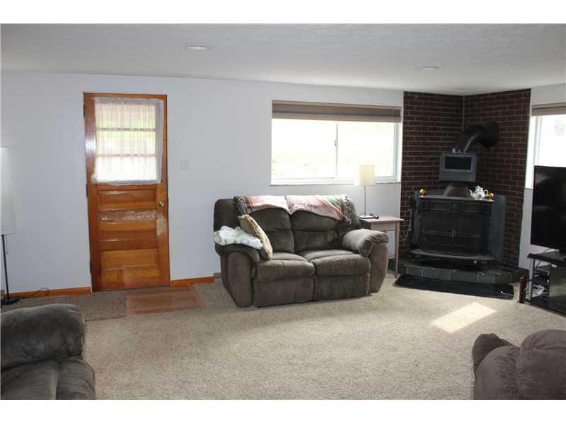 2374 Rose Garden Road Pittsburgh, PA 15220 - Photo 11 of 25 Family Room.
