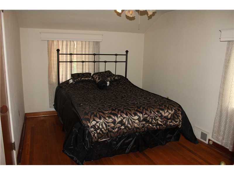 2374 Rose Garden Road Pittsburgh, PA 15220 - Photo 18 of 25 Bedroom.
