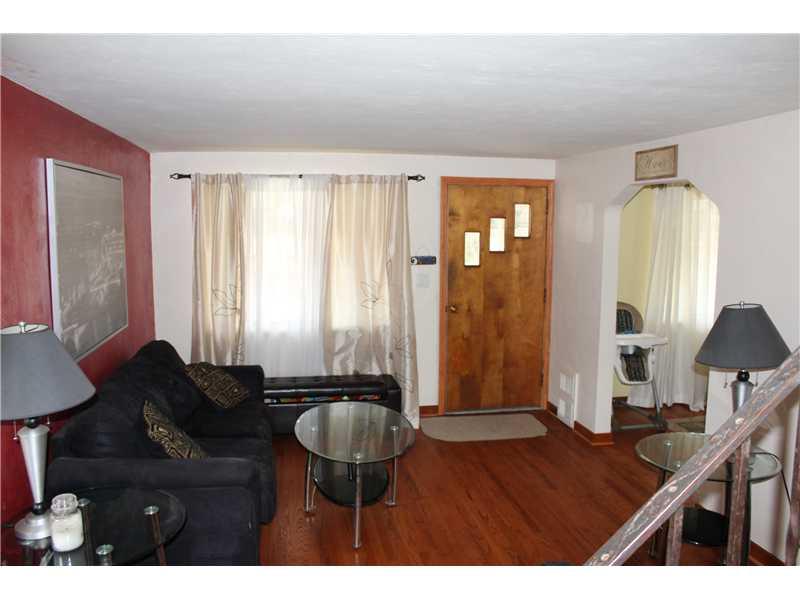 2374 Rose Garden Road Pittsburgh, PA 15220 - Photo 4 of 25 Living Room.