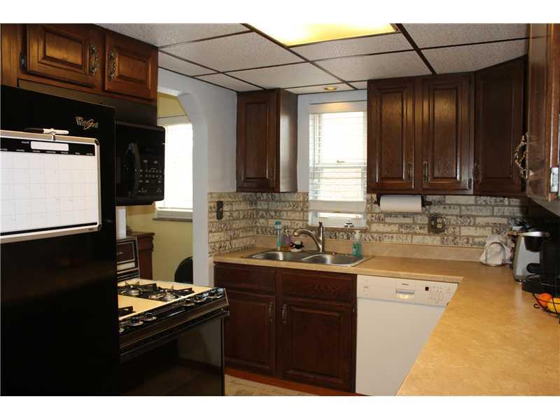 2374 Rose Garden Road Pittsburgh, PA 15220 - Photo 7 of 25 Kitchen.