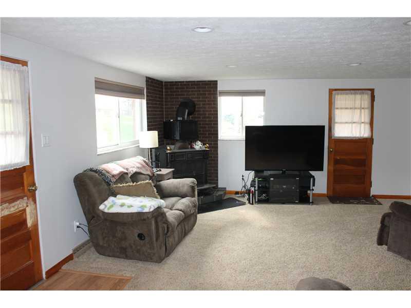 2374 Rose Garden Road Pittsburgh, PA 15220 - Photo 10 of 25 Family Room.