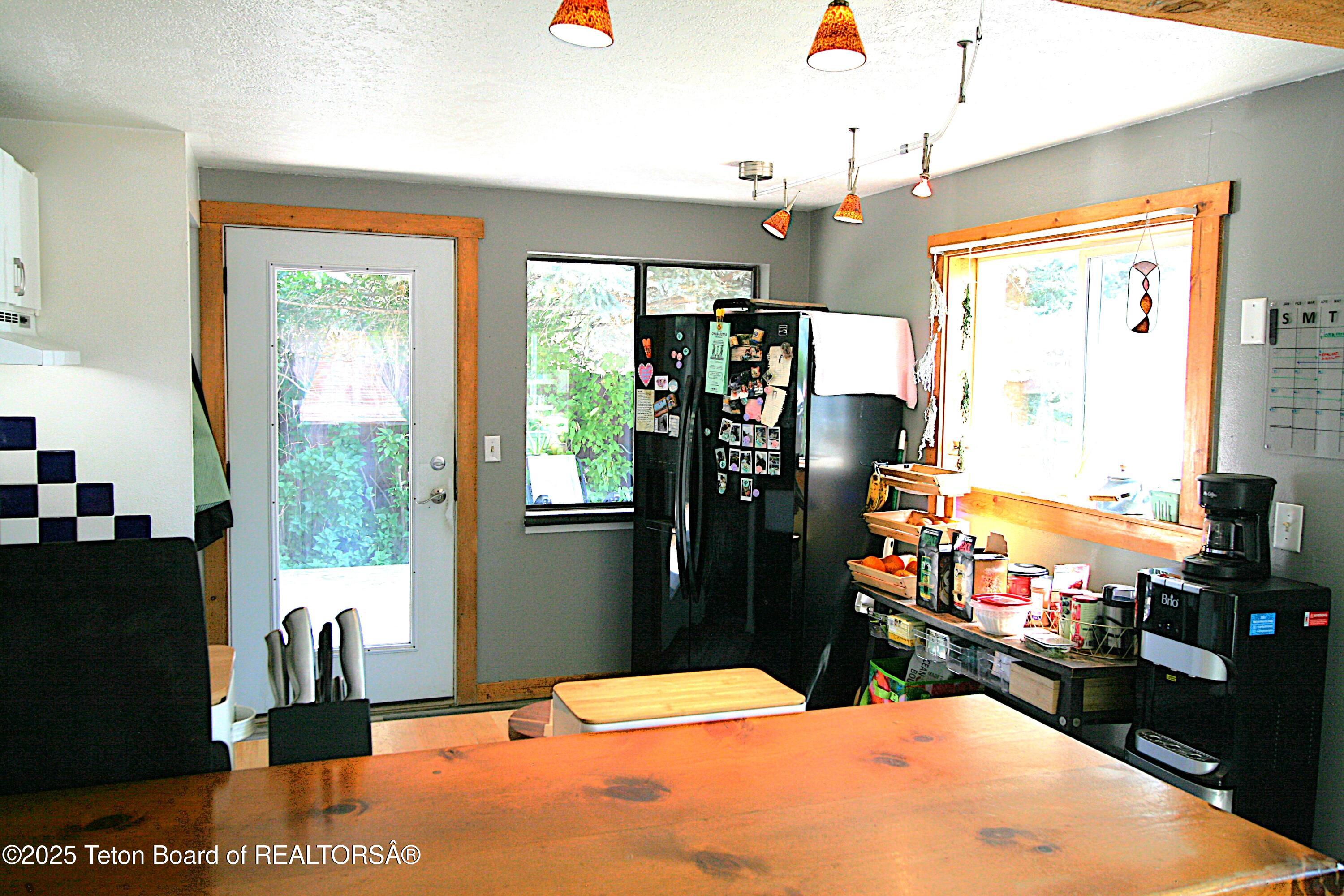 1675 J-W Drive Jackson, WY 83001 - Photo 10 of 16 Breakfast bar