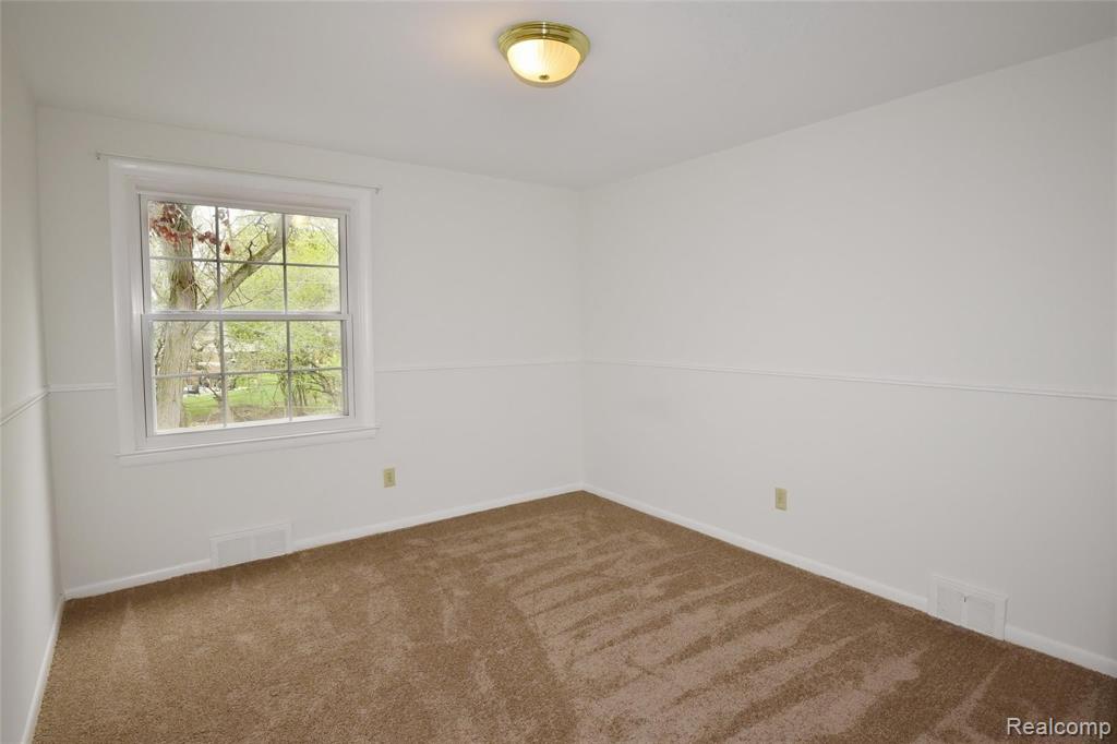 19501 Waltham Road Beverly Hills, MI 48025 - Photo 23 of 30