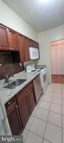 $1,700 | 5500 Holmes Run Parkway, Unit 508, Alexandria, VA 22304