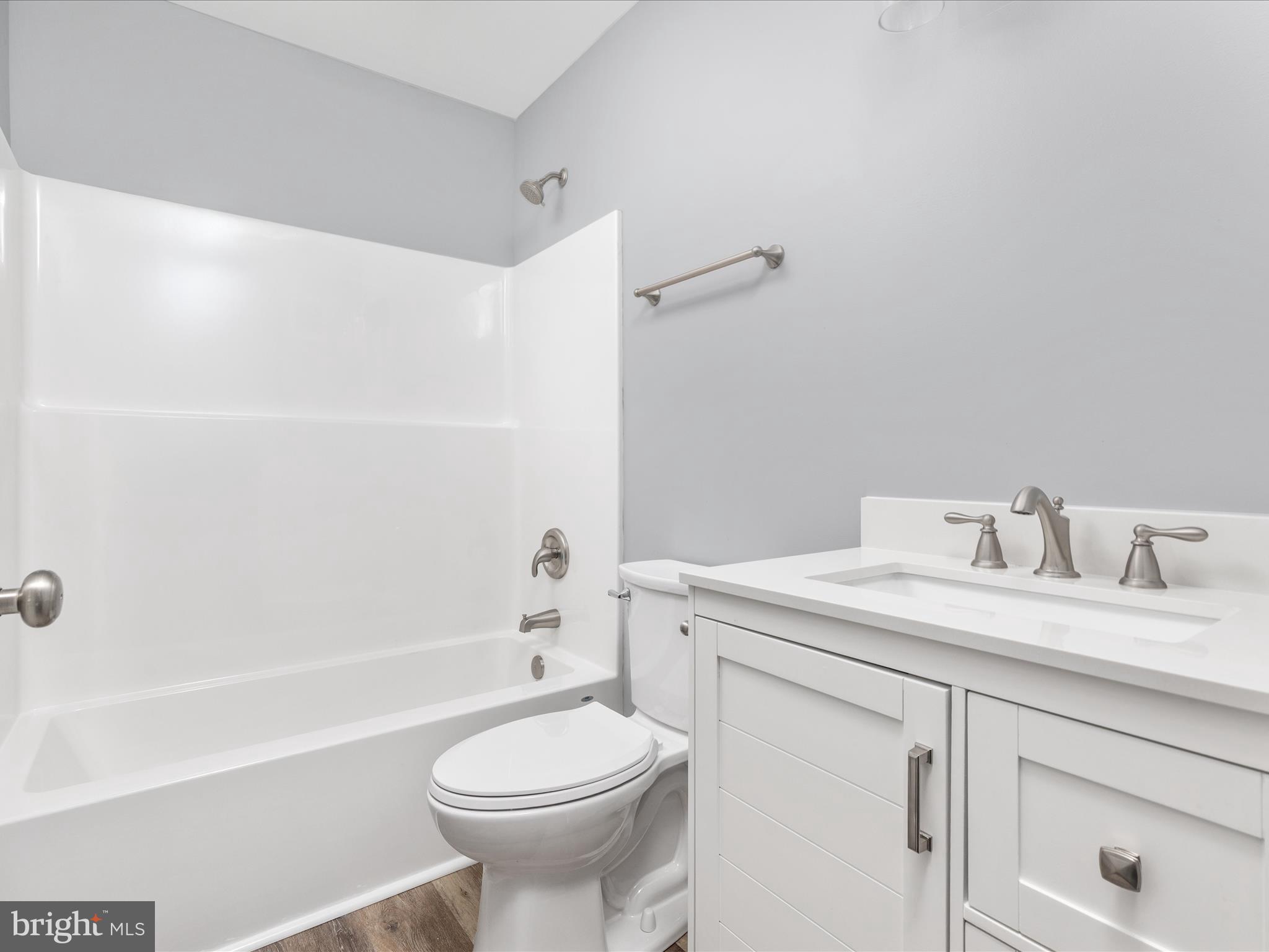 178 Bank Street Mount Jackson, VA 22842 - Photo 18 of 22 Upper-L Full Bath/ Granite Counter Tops