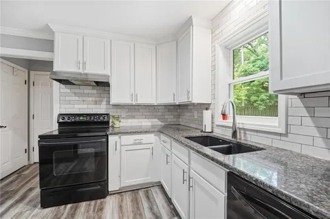 $425,000 | 1216 West 97th Street, Kansas City, MO 64114