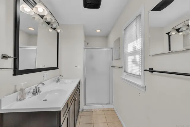 a view of livingroom with furniture