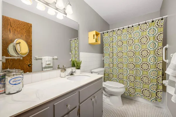 $172,900 | 12600 Parkwood Drive, Unit 307, Burnsville, MN 55337