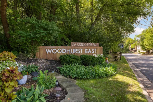 $172,900 | 12600 Parkwood Drive, Unit 307, Burnsville, MN 55337
