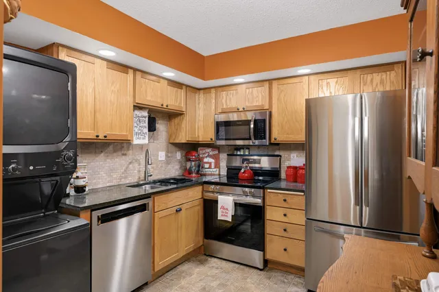 $175,000 | 12600 Parkwood Drive, Unit 307, Burnsville, MN 55337