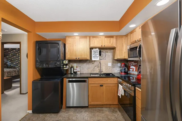 $175,000 | 12600 Parkwood Drive, Unit 307, Burnsville, MN 55337