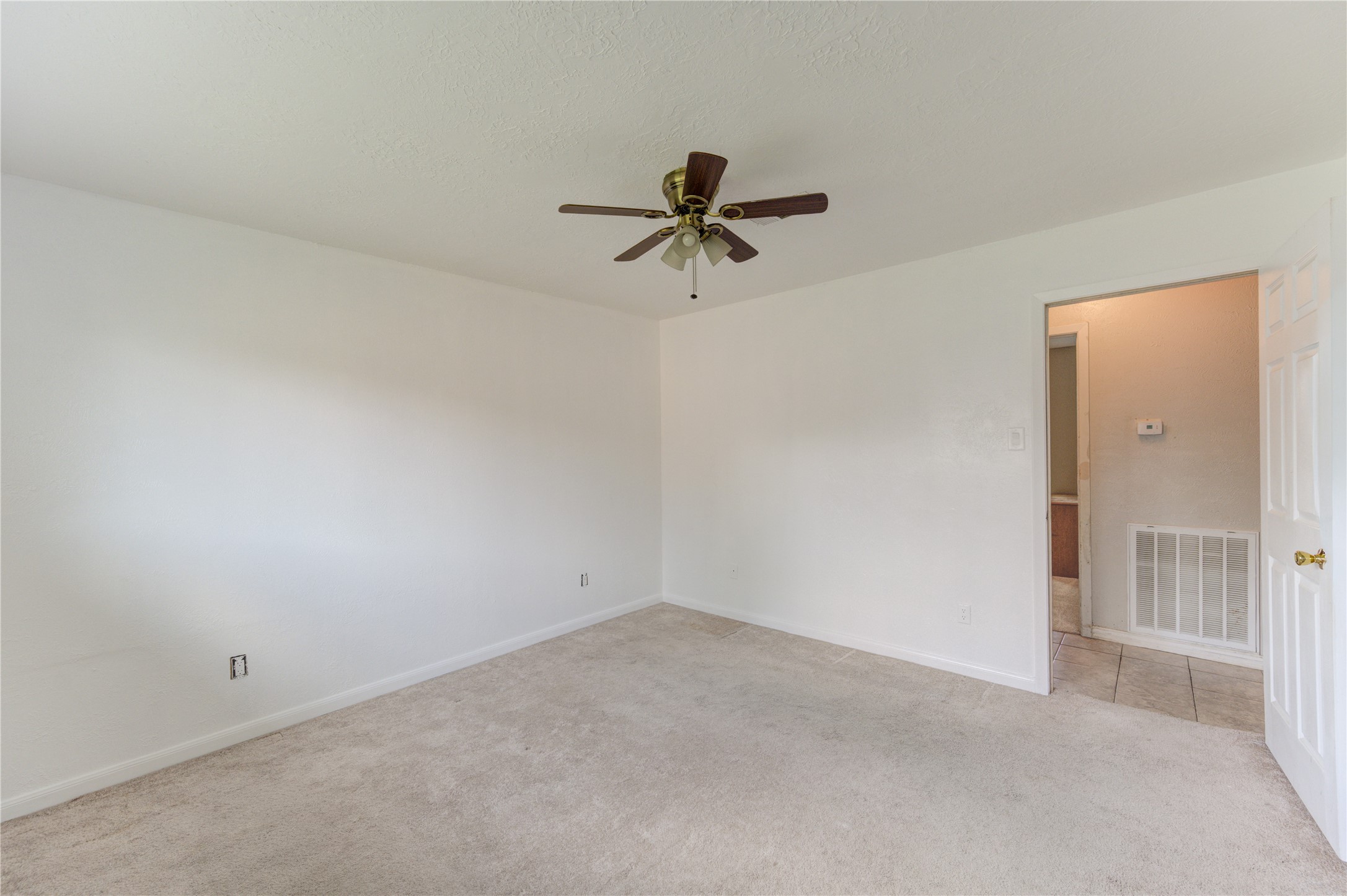 8610 Bluebonnet Street Highlands, TX 77562 - Photo 29 of 45 an empty room